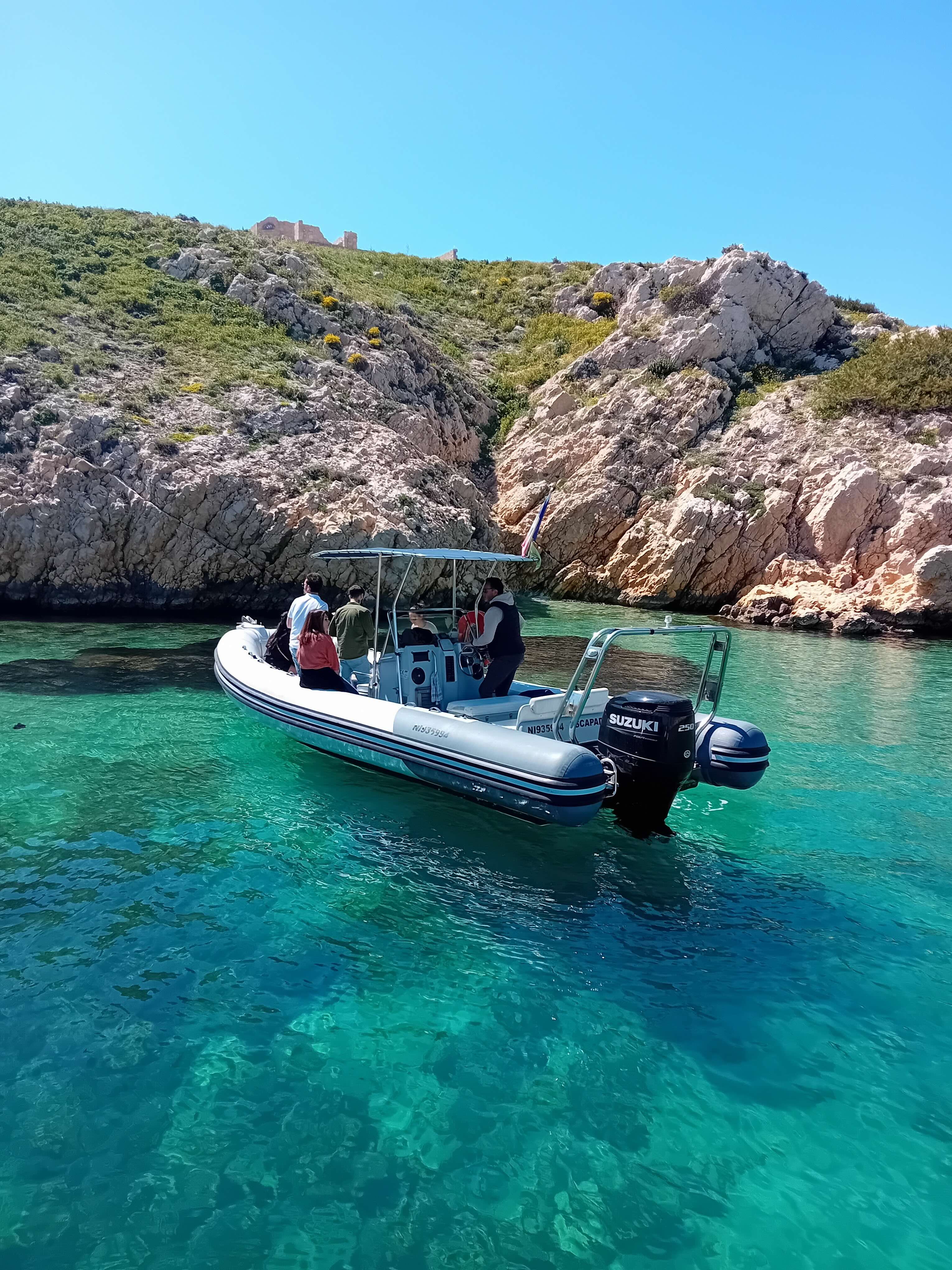 https://espace-ptl.ancv.com/appli/butterfly/data/medias_PA/PHOTOS/917088001001/917088001001R6UgGiK9Ek-photo bateau calanque.jpg